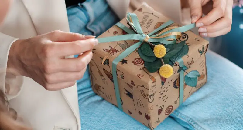 regalo per un uomo di 40 anni ecco le idee pi249 cool per il natale 2025 da Mondouomo.it regalo per un uomo di 40 anni ecco le idee pi249 cool per il natale 2025