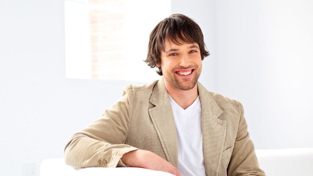 Benessere uomo: le sane abitudini da prendere subito Uomo in una condizione di benessere