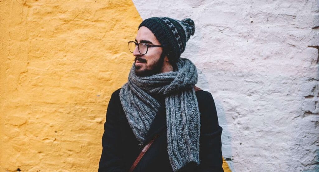 ragazzo che indossa sciarpa