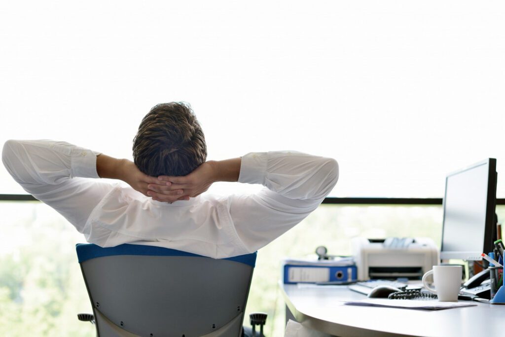 Guadagnare di più e lavorare meno? Avviene davvero secondo il WSJ, almeno negli USA Guadagnare di più e lavorare meno