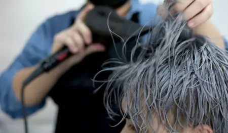 Capelli colorati uomo, le tendenze del 2023 Capelli colorati uomo