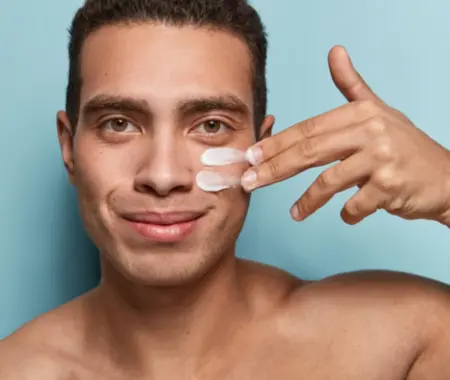 Cura della pelle per un uomo di 20 anni