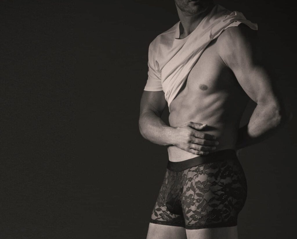 Lingerie sexy unisex: ecco le nuove tendenze moda per l’intimo maschile del 2023 lingerie pizzo uomo