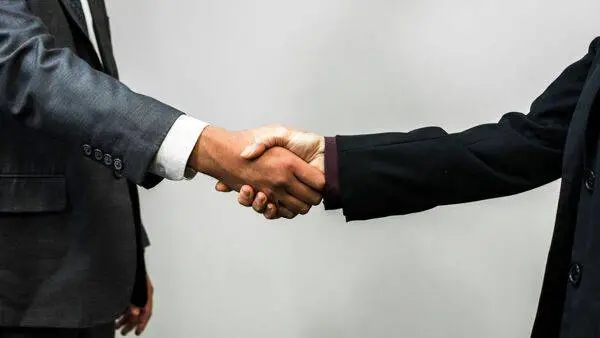 Editoriale #6 – crescita esponenziale e due nuovi importanti firme per MondoUomo.it strette di mano magazine online