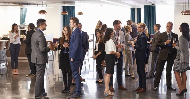 Il networking da professionista durante un evento business