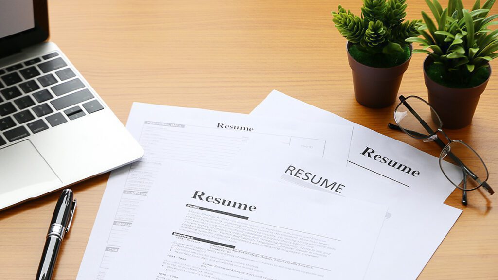 Come scrivere un curriculum efficace che ti faccia distinguere nella ricerca del lavoro Come scrivere un curriculum efficace