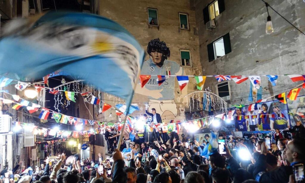 Napoli, uno scudetto che ne vale 10 festa scudetto Napoli