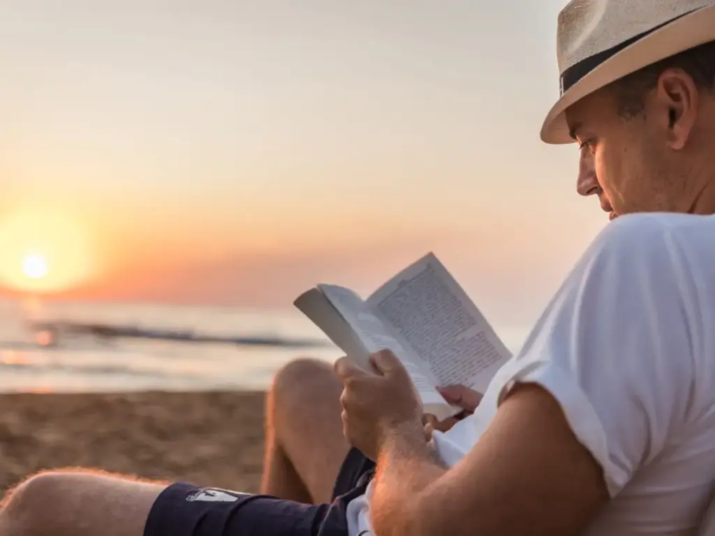 Un libro da leggere sotto l'ombrellone, tra evergreen e novità letterarie per l'estate 2023