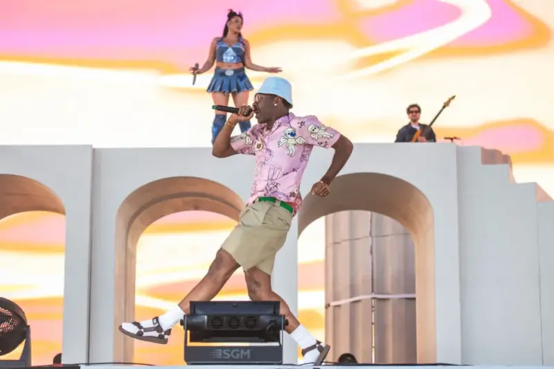 Ecco le 5 tendenze della moda maschile P/E 2023 influenzate dalle celebrità di Hollywood