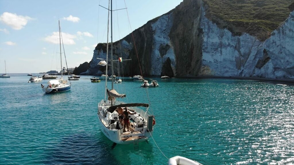 Noleggio yacht, ecco i consigli di MoltoUomo.it per scegliere la migliore esperienza di chartering