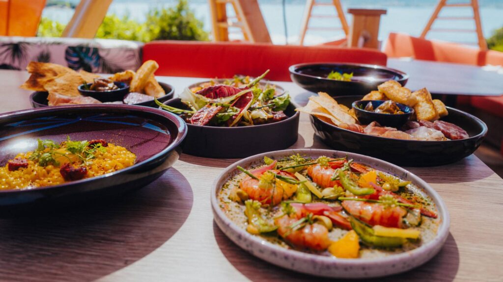 Un'Estate Indimenticabile al Cone Club Sardinia: Lusso & Relax a Picco sul Mare