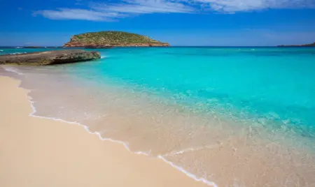 Ibiza in 7 giorni: 7 spiagge da esplorare in un viaggio indimenticabile Ibiza in 7 giorni: 7 spiagge da esplorare in un viaggio indimenticabile