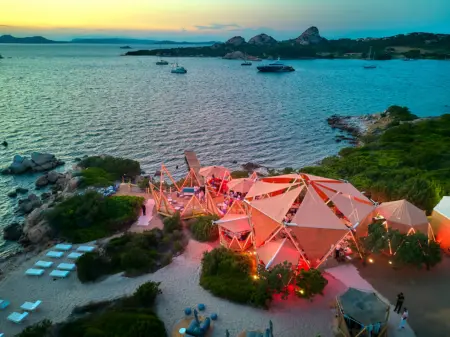 Un’Estate Indimenticabile al Cone Club Sardinia: Lusso & Relax a Picco sul Mare Un'Estate Indimenticabile al Cone Club Sardinia: Lusso & Relax a Picco sul Mare