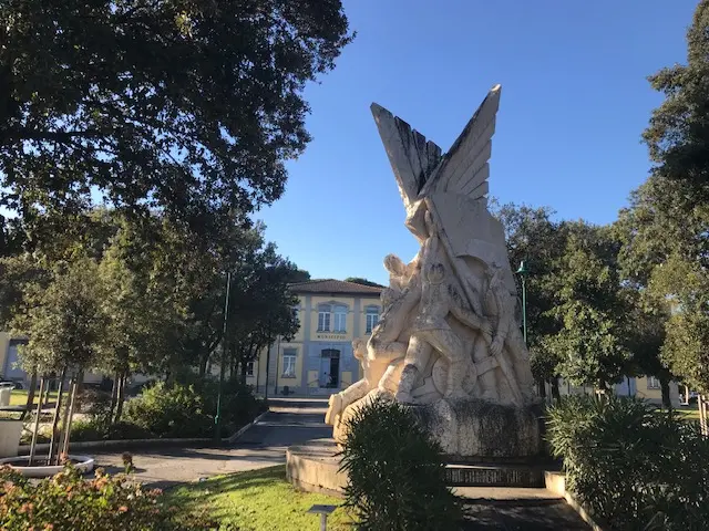 Per quei meravigliosi e misteriosi animali che sono le tartarughe, marine, di terra, acquatiche, libere nella natura o in cattività, sembra che l’estate si accanisca contro di loro, che sia una stagione di passione!