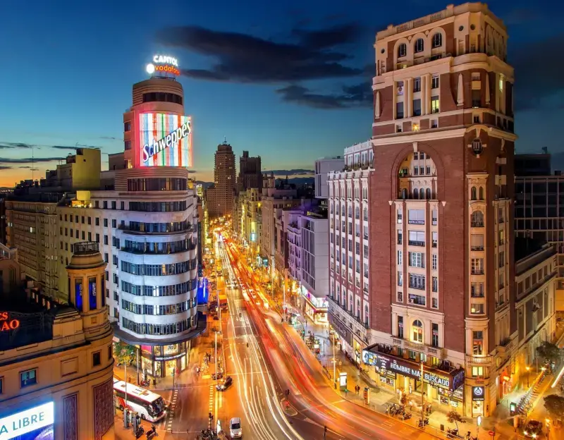 Madrid, un itinerario imperdibile nella capitale spagnola per il Natale 2025. Madrid, un itinerario imperdibile nella capitale spagnola per il Natale 2025.