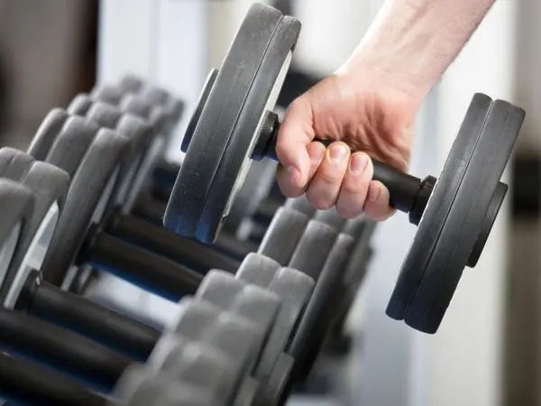 La Guida Completa di MoltoUomo.it per Tornare in Forma dopo le Vacanze: Routine ed Esercizi consigliati