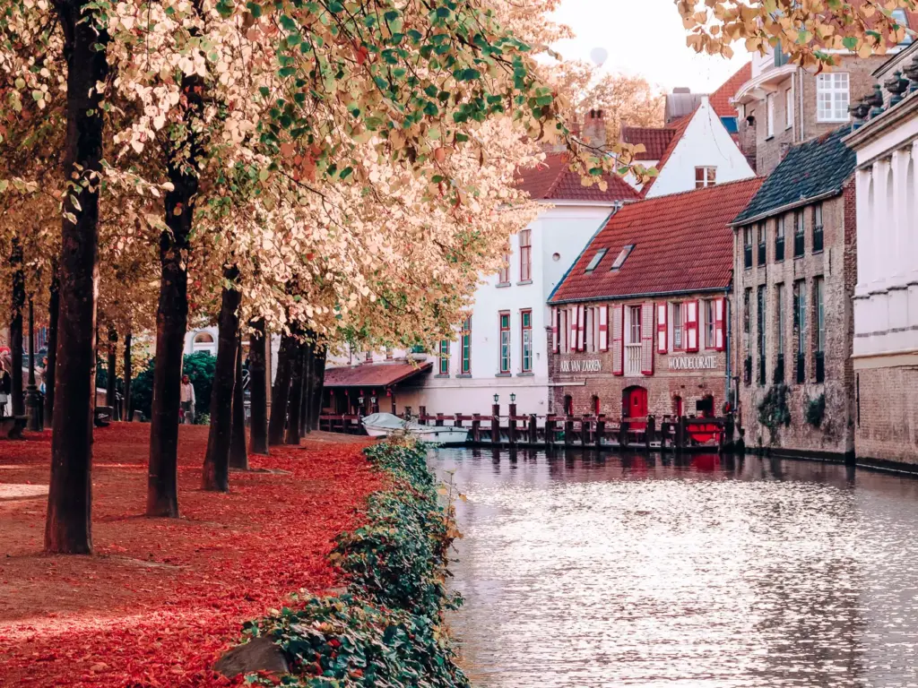 Bruges in Autunno tra Le Migliori Destinazioni per una Vacanza d'Autunno 2023: Alla Scoperta dei Luoghi Incantevoli da Visitare