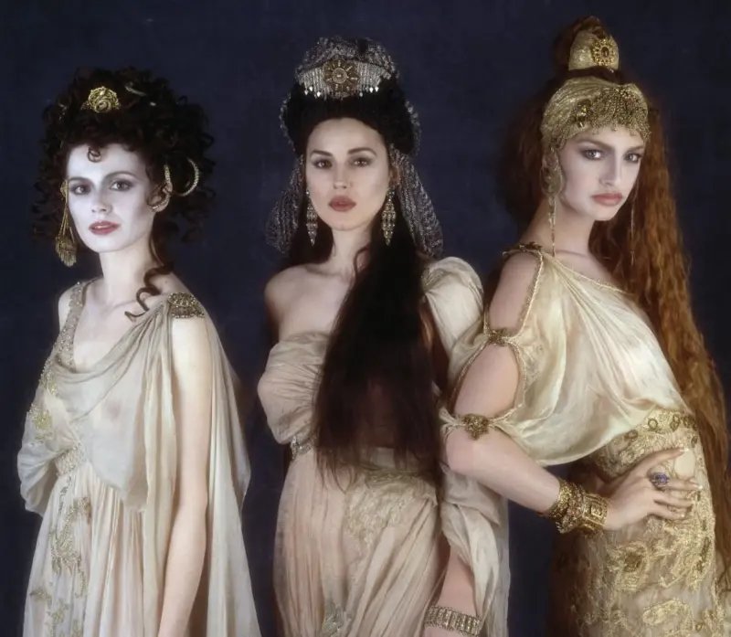 Monica Bellucci – Bram Stoker’s Dracula 