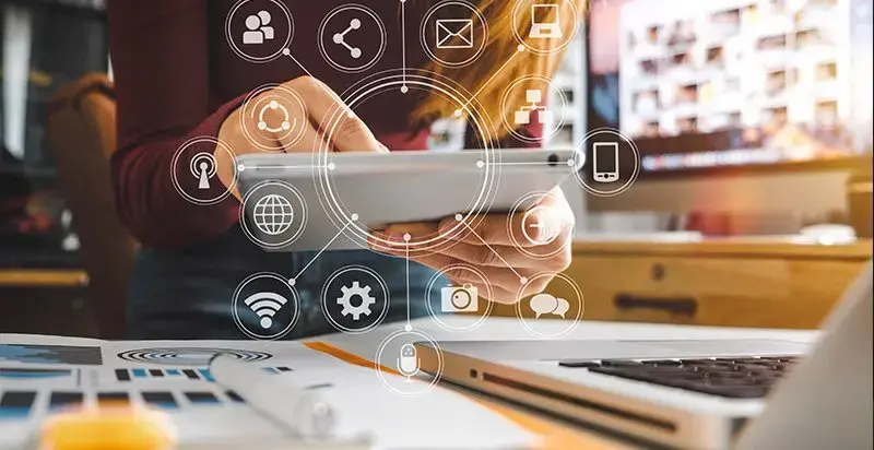 L’Incontro tra Mondi: Esplorando la Differenza tra Realtà Virtuale e Realtà Aumentata. Realtà Aumentata e Metaverso: il futuro del marketing per le aziende