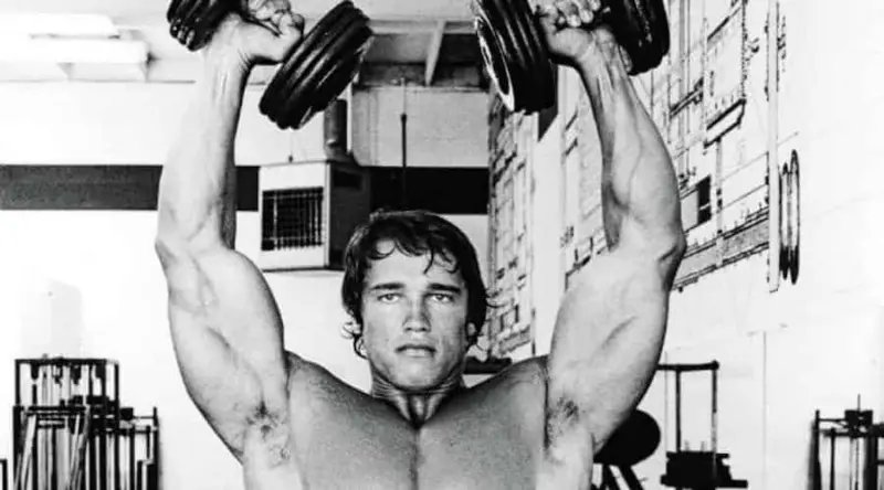 Scopri la Potenza della Shoulder Press: I Migliori Esercizi per il Benessere Maschile