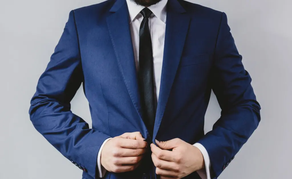 Come scegliere la giacca da uomo giusta: la giacca a due bottoni