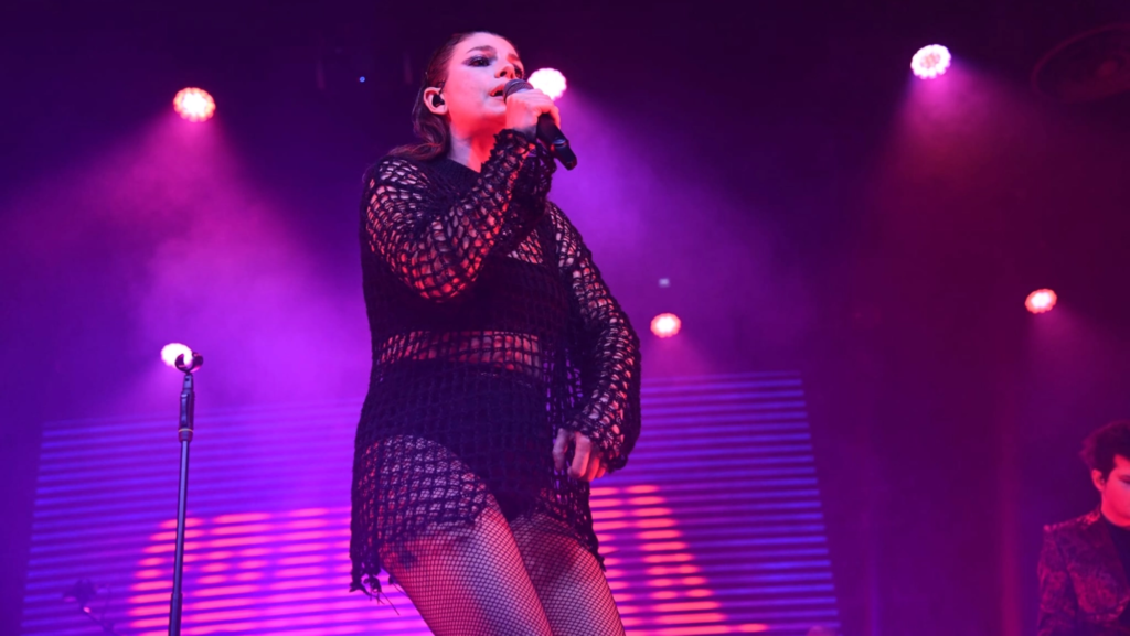 A difesa di Emma Marrone, una Voce Che Va Oltre il Body Shaming di queste ore.