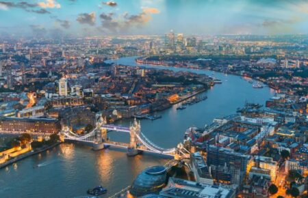 Non solo Londra, ma anche Manchester, Liverpool, la contea di Yorkshire e Bristol: un tour completo per le feste di Natale 2025 attraverso il fascino dello stile inglese