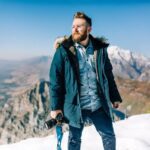 Il parka da uomo è un capo di abbigliamento versatile e funzionale, che si adatta a diverse stagioni e occasioni.