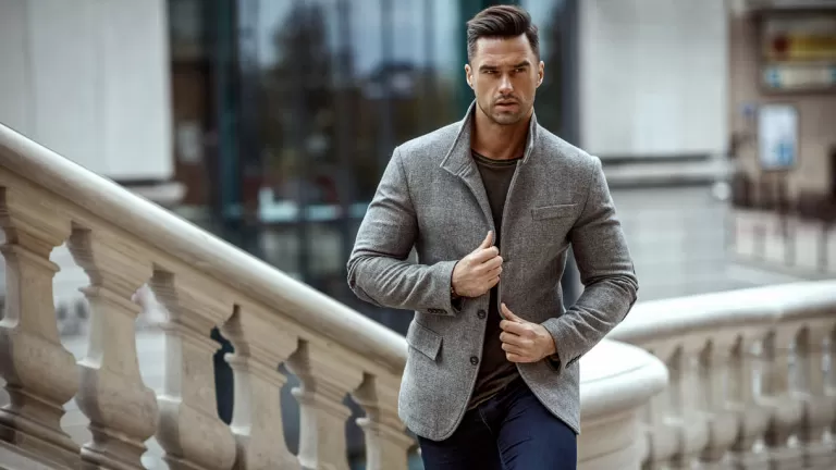 L’Eleganza Virtuale Guida Completa di tutto-uomo.it al Fashion Online per l’Uomo Moderno