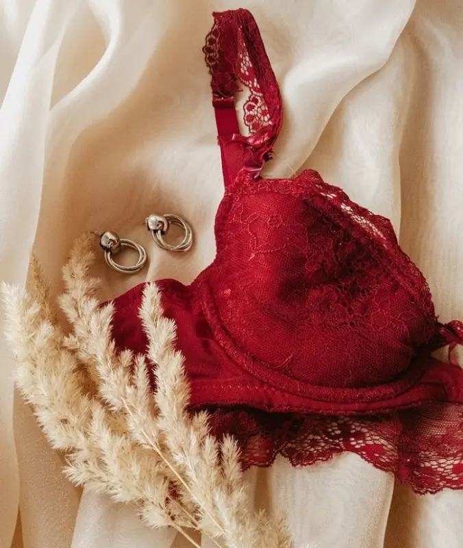 Lingerie di Capodanno: per Lei e per Lui, l’intimo da indossare per accogliere con stile il 2024