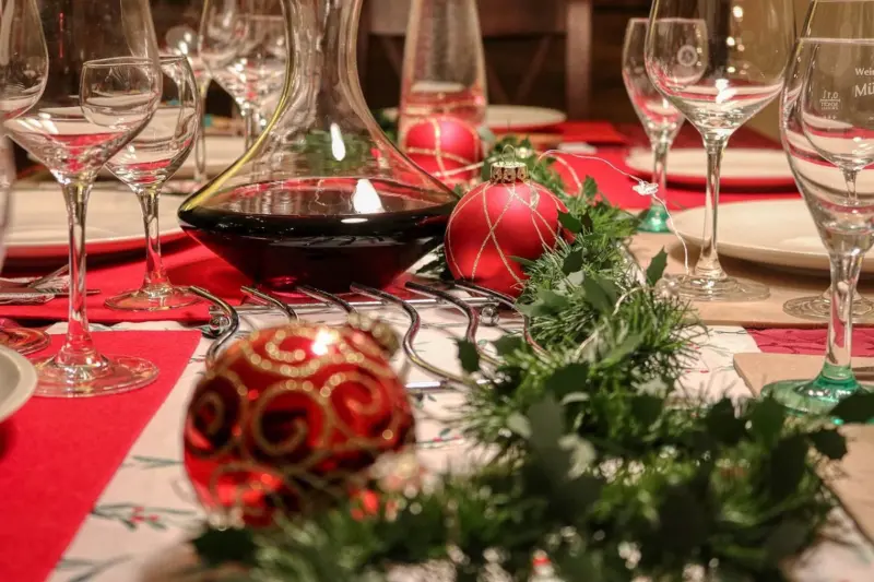Come Preparare la Tavola per il Natale 2025? Idee e Consigli per una Mise en Place Perfetta