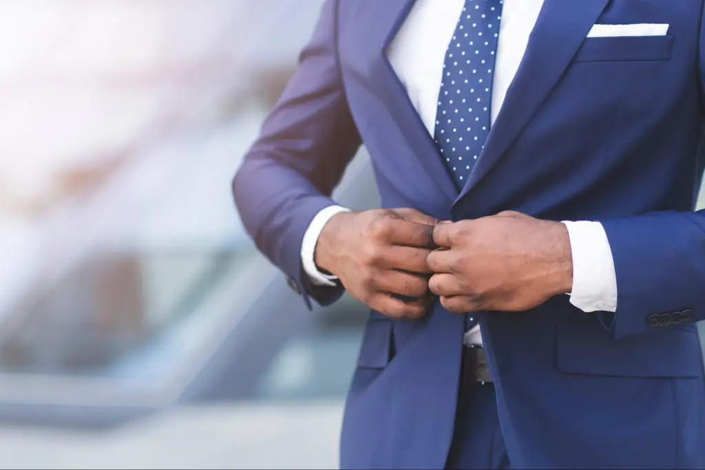 L'Arte del Vestirsi per un Colloquio di Lavoro: Ecco i 5 Errori da Evitare