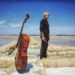 Giovanni Sollima, virtuoso del violoncello, si prepara a incantare il pubblico lucano e pugliese con un imperdibile concerto che si terrà domani, giovedì 7 dicembre, a Matera, e venerdì 8 dicembre ad Altamura