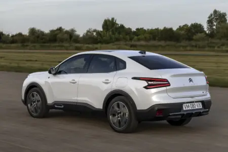 Citroen E-C4 X: design, comfort e praticità nella nuova 100% elettrica. Citroen C4 X