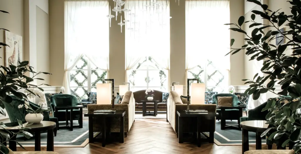 Space Hotels: 50 anni di Eccellenza nel Mondo dell'Ospitalità