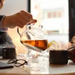 Come drenare i liquidi in eccesso dopo le feste: i cibi e le bevande da preferire