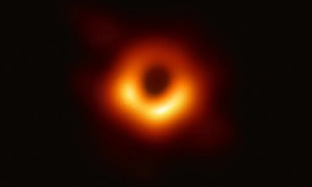 M87*, la foto del buco nero superstar conferma la teoria della relatività. M87 buco nero relatività