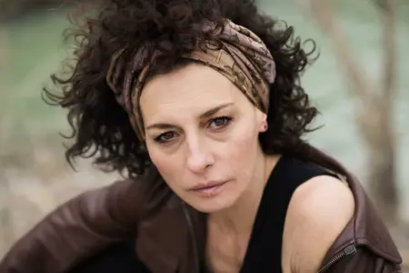 Resistenza e perseveranza il mood che consiglia Lidia Vitale, nelle sale italiane con il film “Maschile plurale”.