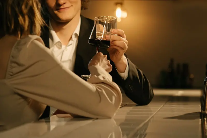 Cosa indossare al primo appuntamento? Per Lui e per Lei, i consigli per fare colpo… senza strafare!