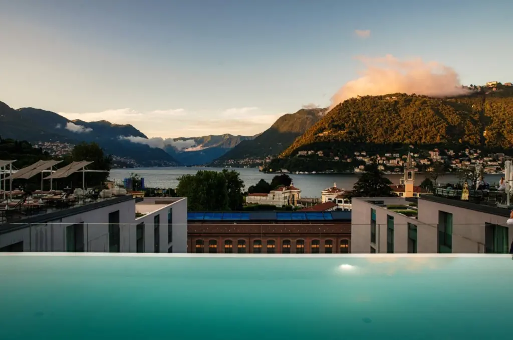 5 rooftop imperdibili in Italia nel 2024 per un aperitivo speciale e una serata all'insegna dei piatti gourmet