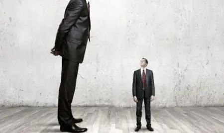 Il Costo dell'Altezza ... ovvero la Crescente Tendenza tra gli Uomini di un Intervento Chirurgico per l'Allungamento delle Gambe