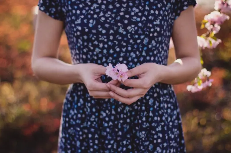 8 Marzo, meno fiori, più impegno: l'azione quotidiana per il rispetto delle donne