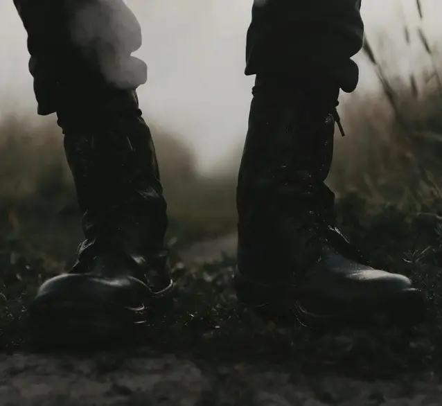 Anfibi da uomo: una scelta grintosa che non passa mai di moda