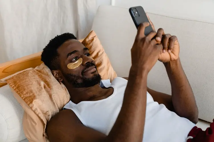 Patch contorno occhi: la preziosa risorsa per un uomo che vuole avere uno sguardo riposato e idratato