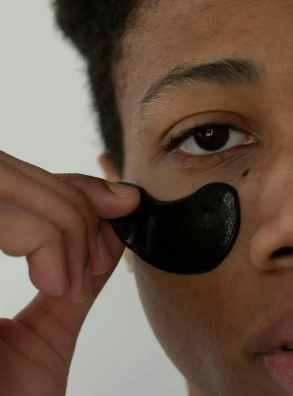 Patch contorno occhi: la preziosa risorsa per un uomo che vuole avere uno sguardo riposato e idratato