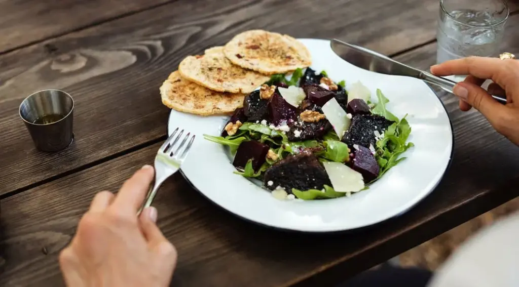 Cucina vegana, i fondamenti, i benefici e tre ricette primaverili da gustare.