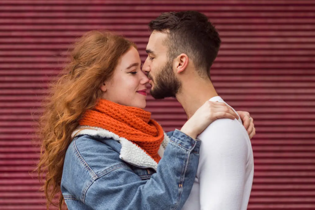 13 aprile, alla scoperta della giornata più dolce dell’anno: l’International Kissing Day! 13 aprile, alla scoperta della giornata più dolce dell'anno: l'International Kissing Day!