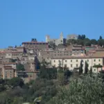 Lungo lo Stivale, nelle venti regioni italiane si presentano borghi di grande bellezza e fascino; in questo articolo vi condurremo in giro per il Belpaese, alla scoperta dei borghi più belli, quelli che meritano di essere visitati almeno una volta