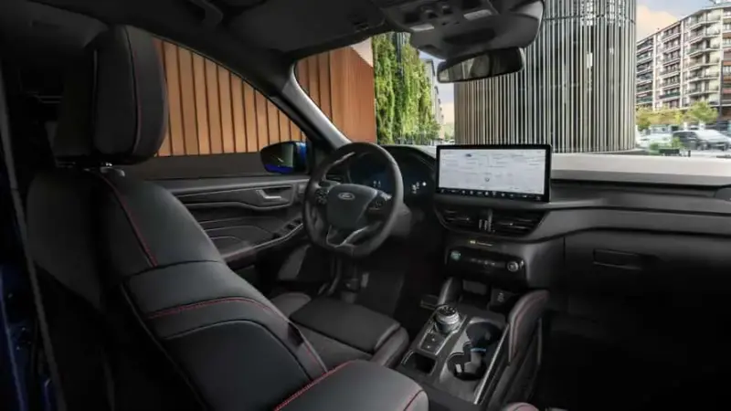 Ford Kuga 2024: Innovazione e Stile nel Nuovo SUV Ibrido