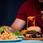 I disturbi alimentari, spesso associati alle donne, sono in realtà problemi significativi anche per gli uomini